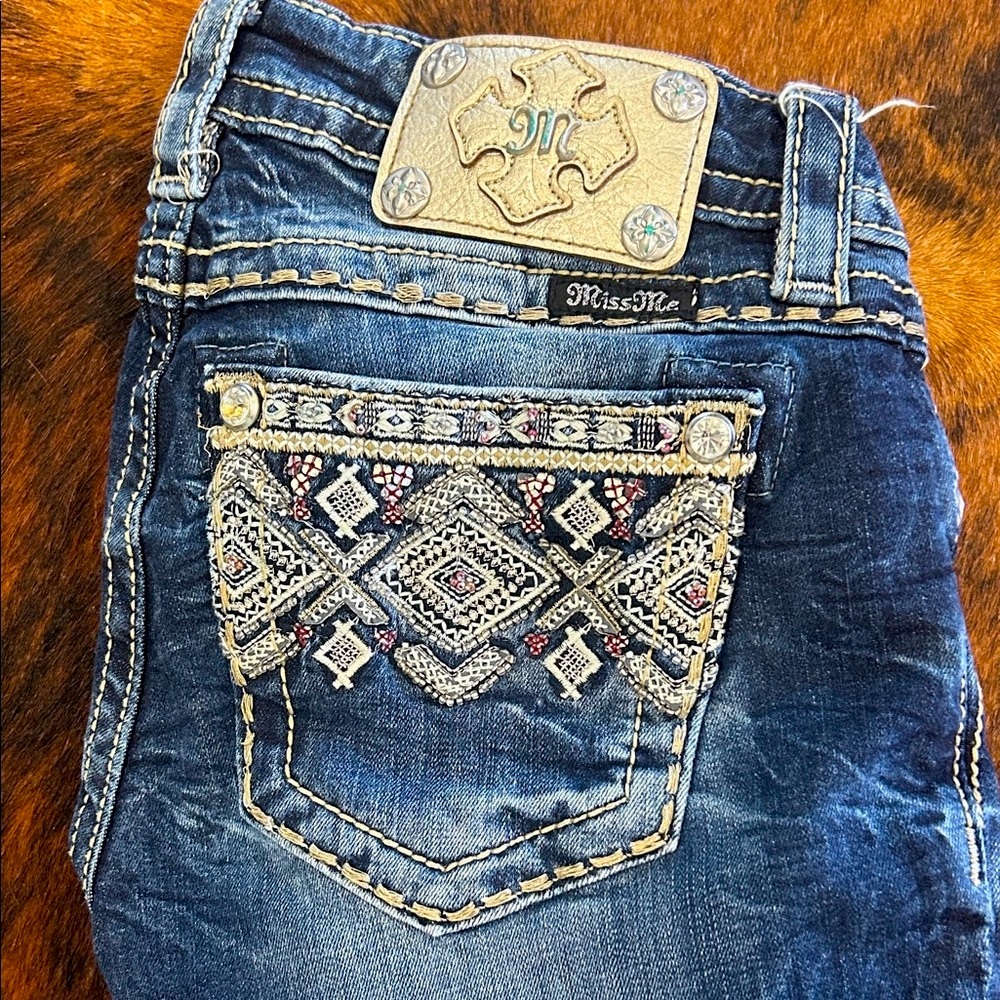 Miss Me Mid-Rise Skinny Jeans w/ Detail, Size 26